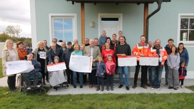 11.800 Euro spendete die Altendorfer Dorfgemeinschaft aus dem Erlös ihres Rekord-Pizzafestes an fünf regionale Hilfsorganisationen und -einrichtungen. (Bild: Bernhard Piegsa)