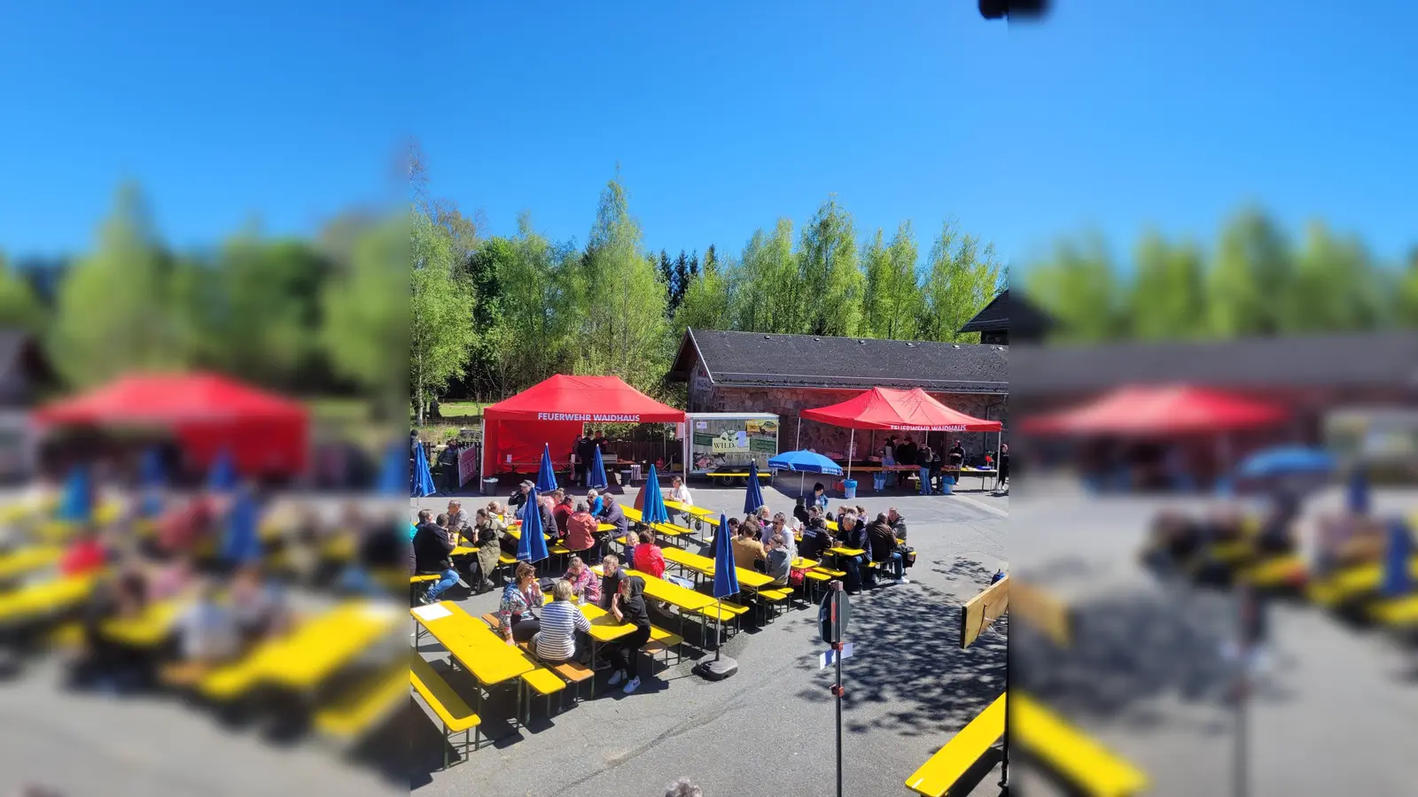 Beim Bahnwaggon Waidhaus sorgte die Kinder- und Jugendfeuerwehr am Radlersonntag für das leibliche Wohl. (Bild: Tobias Maure)