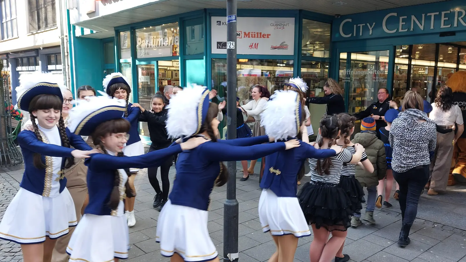 „Dance Unlimited” im City Center.  (Bild: Helmut Kunz)