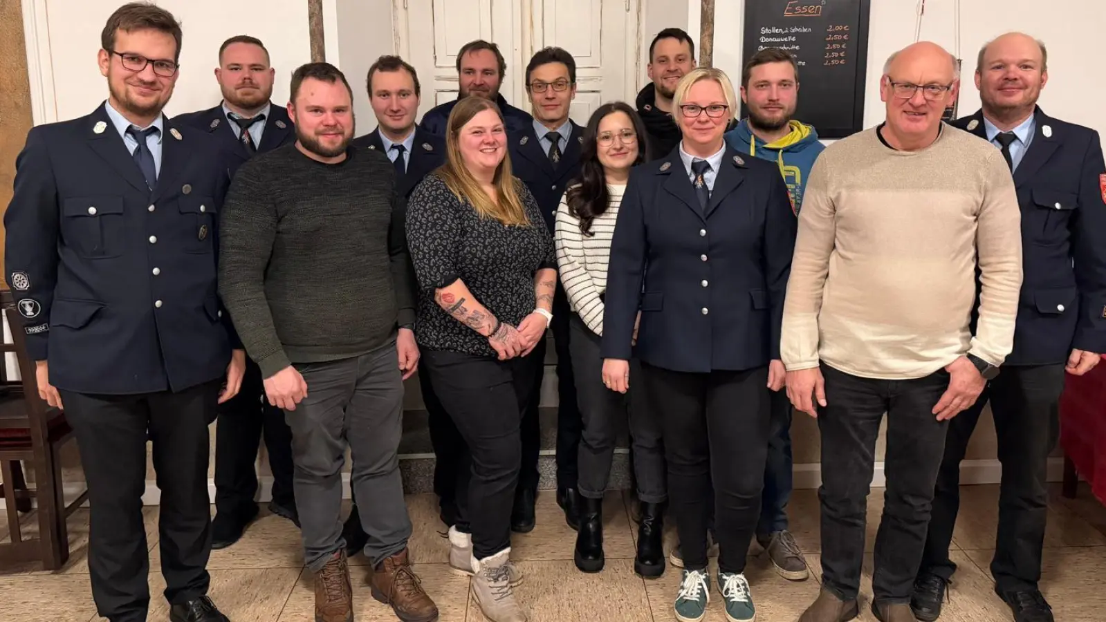 Die neue Vorstandschaft mit Ehrengästen (Bild: Michael Stahl)