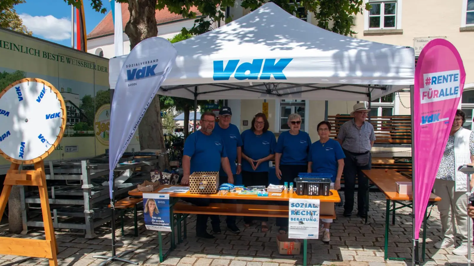 Info Stand v.li. Hr. Liedtke, Hr. Wagner, Fr. Gradl, Fr. Kuppich, Fr. Liedtke, Mitglied. (Bild: Gerdi Gradl/ Kurt Stangl)