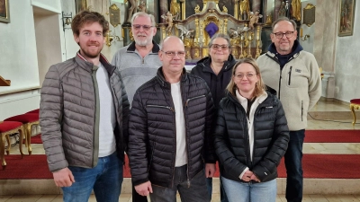 Von links: Konrad Sebastian, Pfarrer Leitmayr, Jürgen Graßold, Petra Günthner, Christiane Neumann, Richard Schiedeck. (Bild: Christine Moser)
