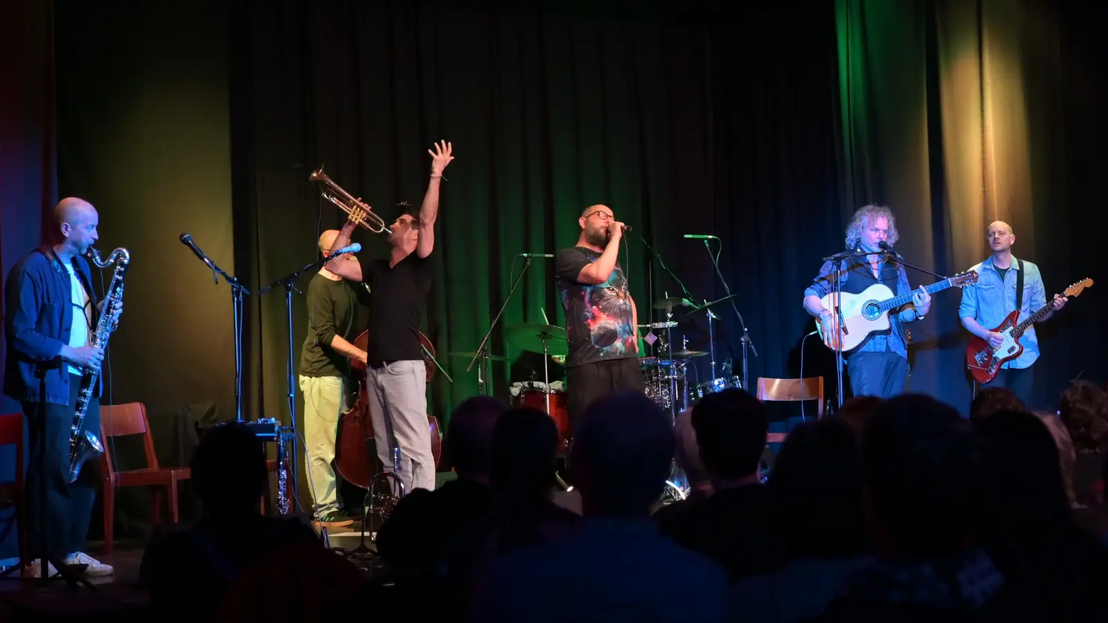 Dreiviertel Blut, aber 100 % großartige Musik und tolle Stimmung. (Bild: Jürgen Hellmann)