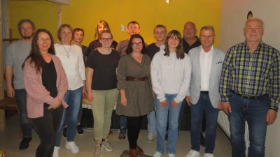 Martin Konz (Mitte) steht auch weiterhin an der Spitze der Stadtkapelle Windischeschenbach. (Bild: Markus Zimmermann )