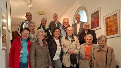 Der Seniorentreff „Am Hofgarten” der Ökumenischen Sozialstation besucht im Ring-Theater die Veranstaltung „Lachen mit Oma und Opa” von der SEGA e.V.<br> (Bild: Regina Pilhofer )