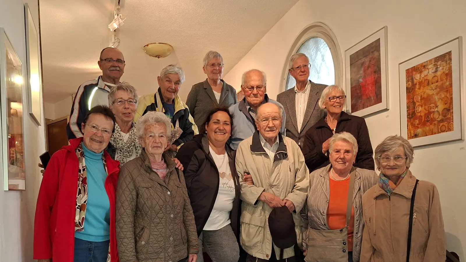 Der Seniorentreff „Am Hofgarten” der Ökumenischen Sozialstation besucht im Ring-Theater die Veranstaltung „Lachen mit Oma und Opa” von der SEGA e.V.<br> (Bild: Regina Pilhofer )
