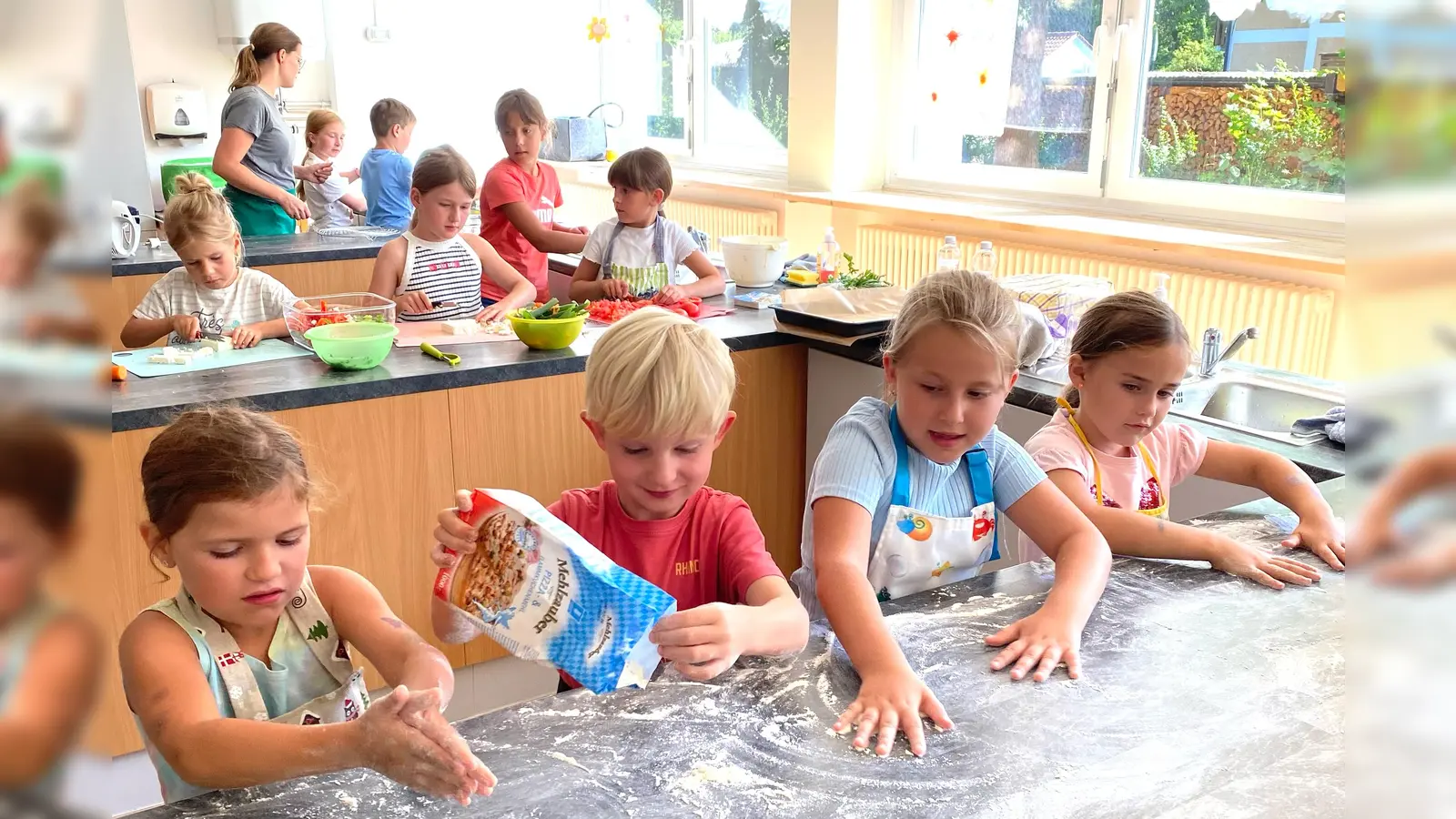Mehlzauber in der Illschwanger Schulküche (Bild: Nadine Meier)
