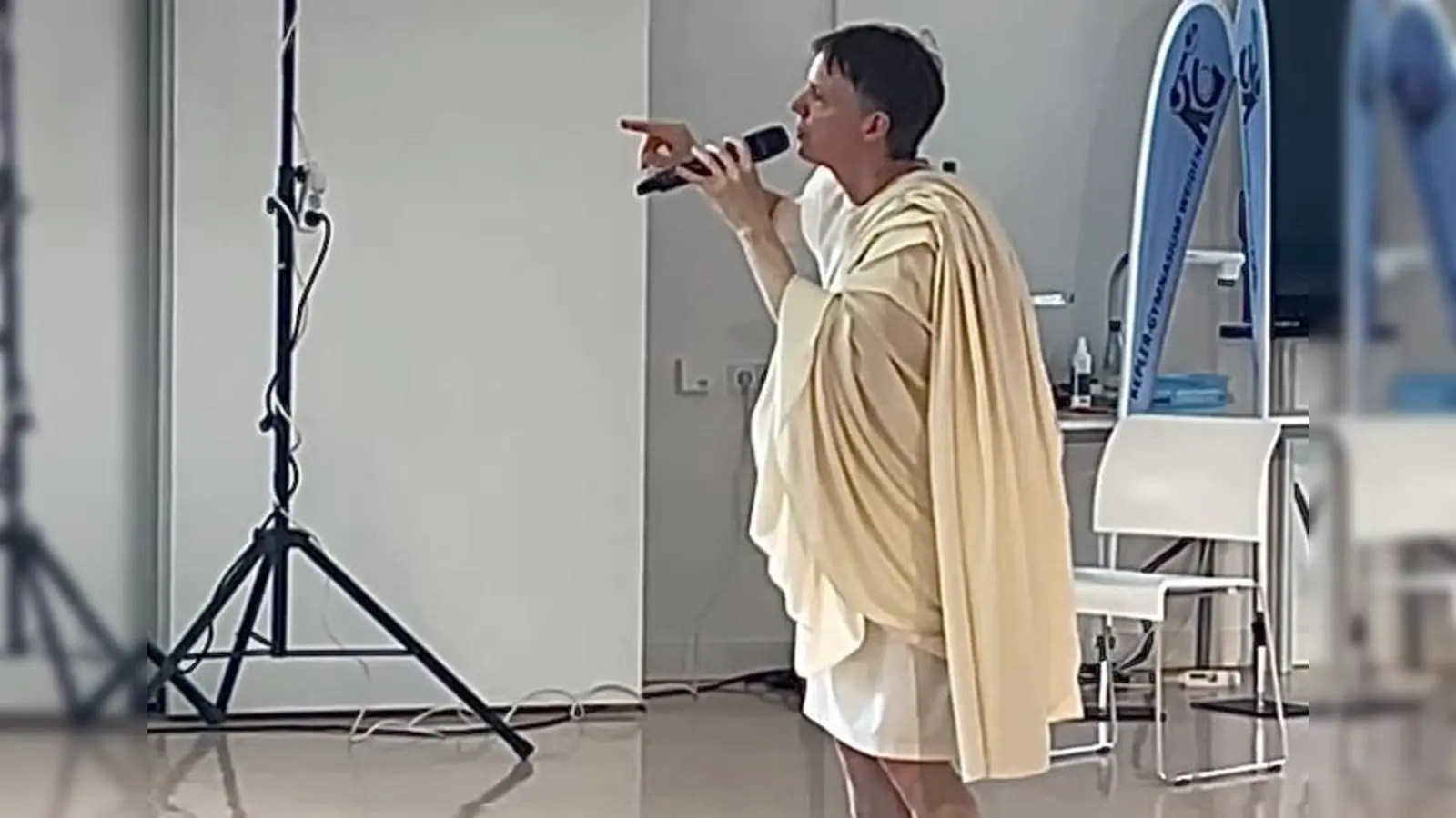 Björn Puscha begeistert die Schülerinnen und Schüler (Bild: Claudia Baumast-Birner)