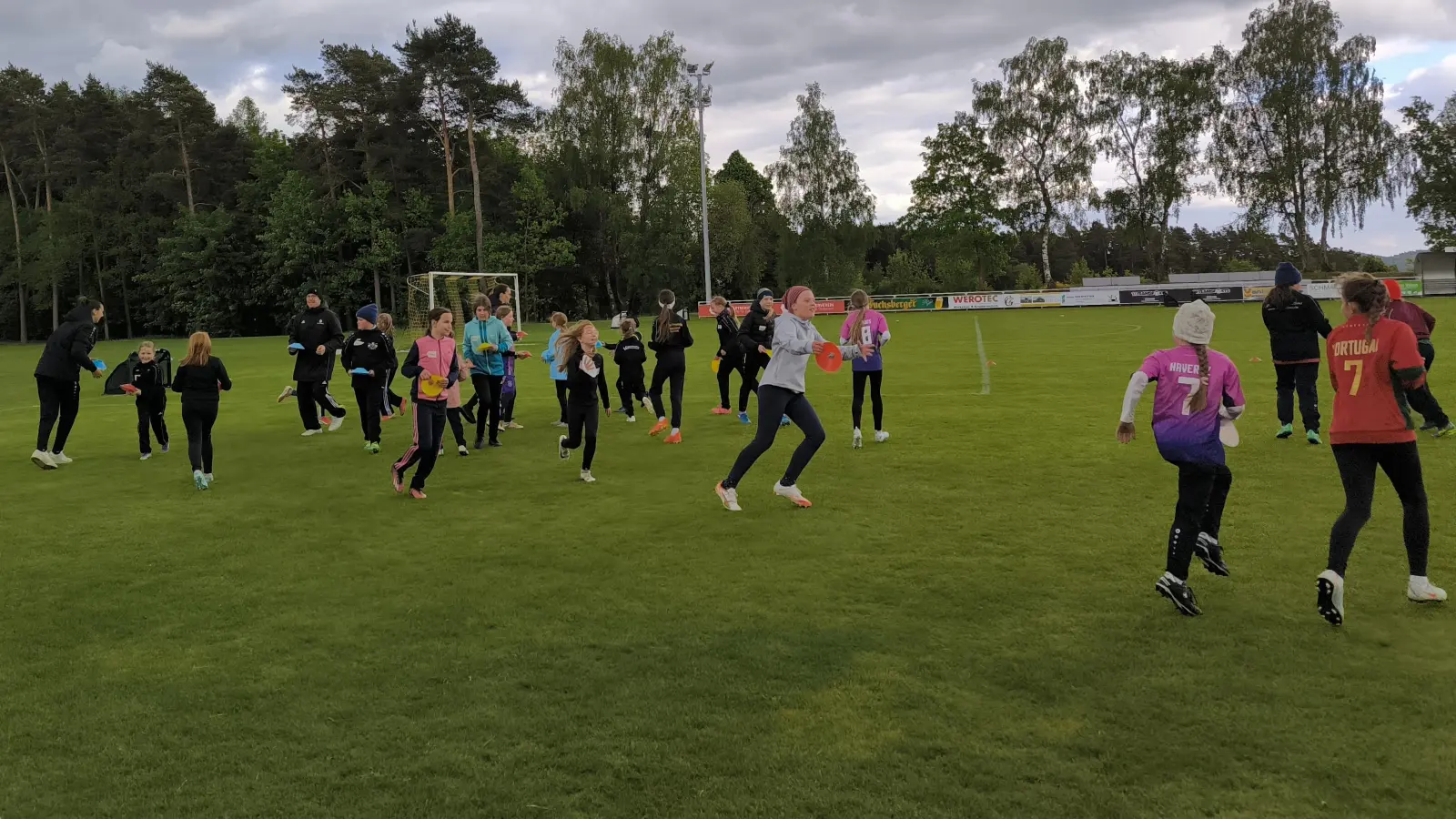 Mädchenfußball begeistert Nachwuchs aus der Region (Bild: Maria Böckl)