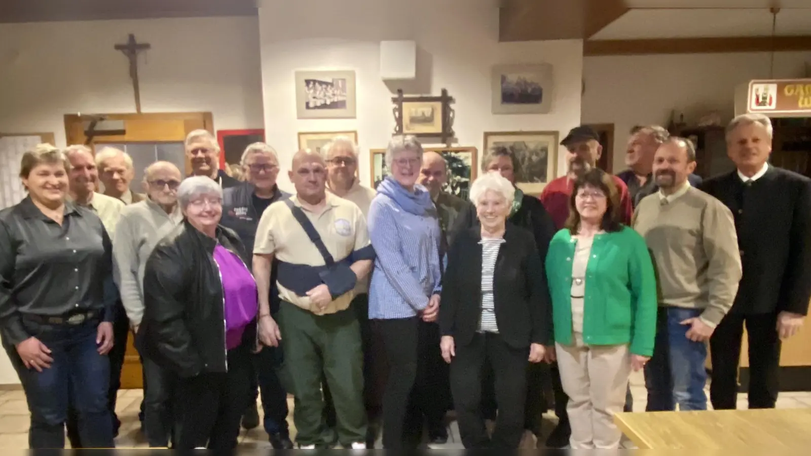 Das Bild zeigt die neu gewählte Vorstandschaft. (Bild: Lisa Weidner)