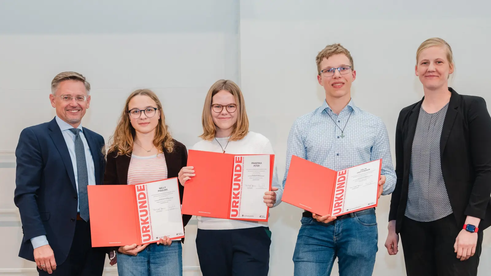 von links nach rechts: Tobias Reiß (Vizepräsident des Bayerischen Landtags), Nelly Pisulski, Franziska Peter, Felix Hüttinger, Laura Wesseler (Körber-Stiftung). (Bild: Chris Eberhardt/Körberstiftung)