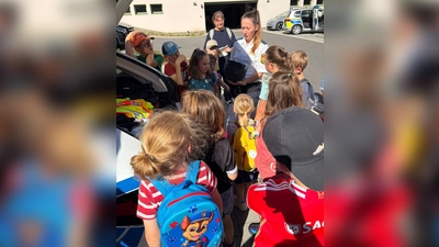 Waldthurner Ferienprogramm: Kinder bei der Weidener Polizei (Bild: Andrea Weig)