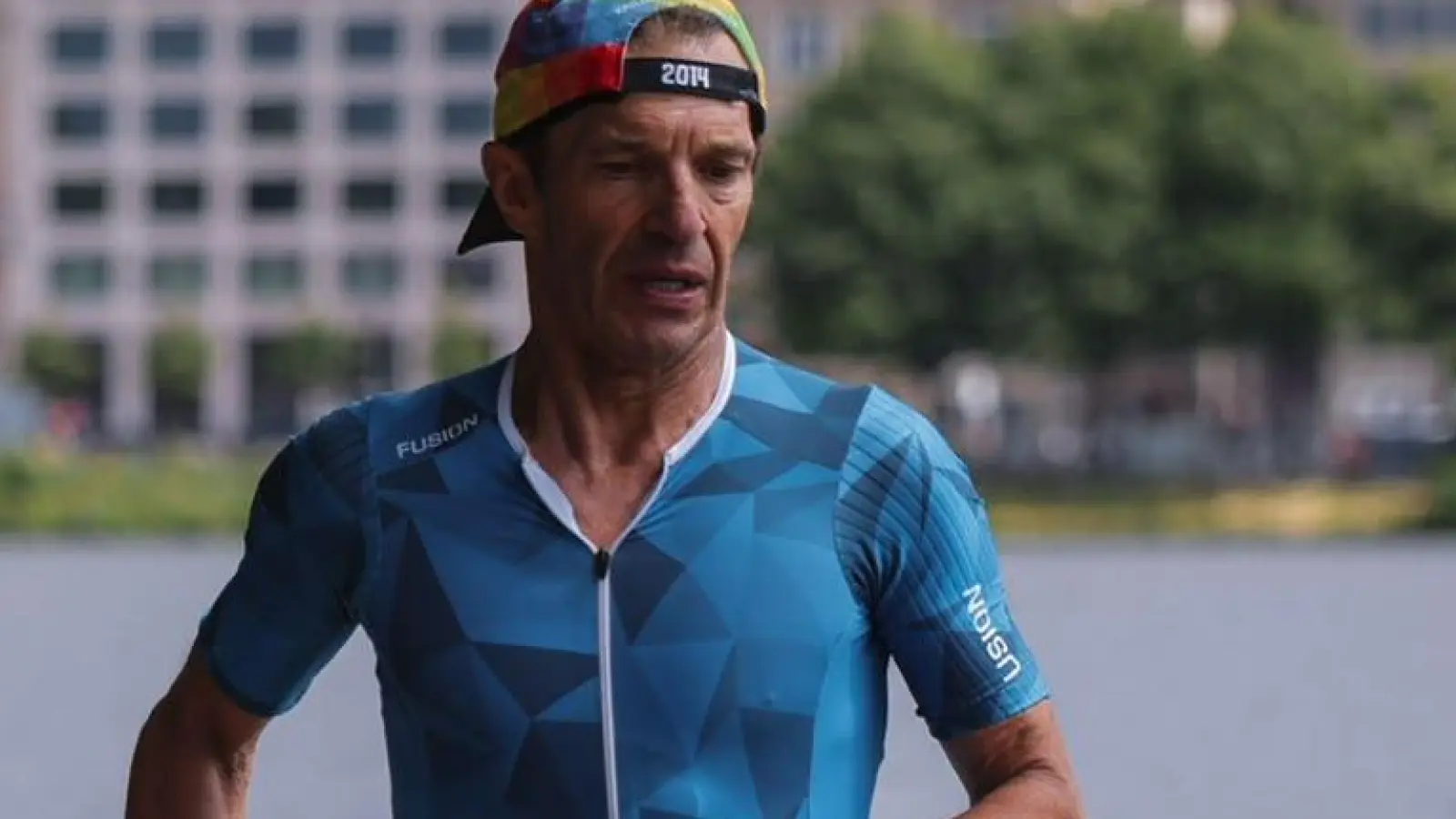 Lothar Richthammer unterwegs auf der Laufstrecke in Hamburg.  (Bild: Sportfotograf.de)