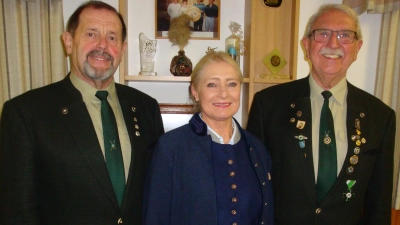 Schützenmeister Ulli Götz mit Schirmherrin Gabi Wittleben und Ehrenschirmherrn Rudi Prebeck (von links). (Bild: Gerlinde Biersack)
