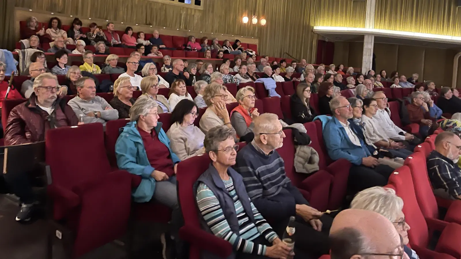 Zahlreiche Kinobesucher (Bild: Christine Weigl)