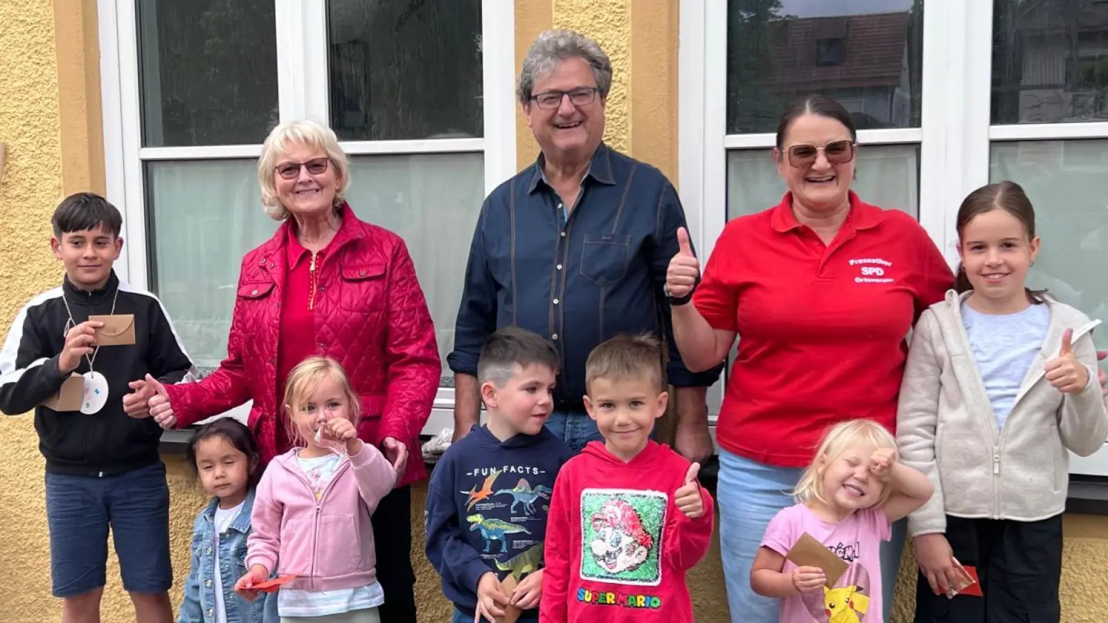 Preisträger des Kinderrätsel und von links: Charlotte Hautmann, Bernhard Stangl, Silke Tanner  (Bild: Merkl Gerhard)