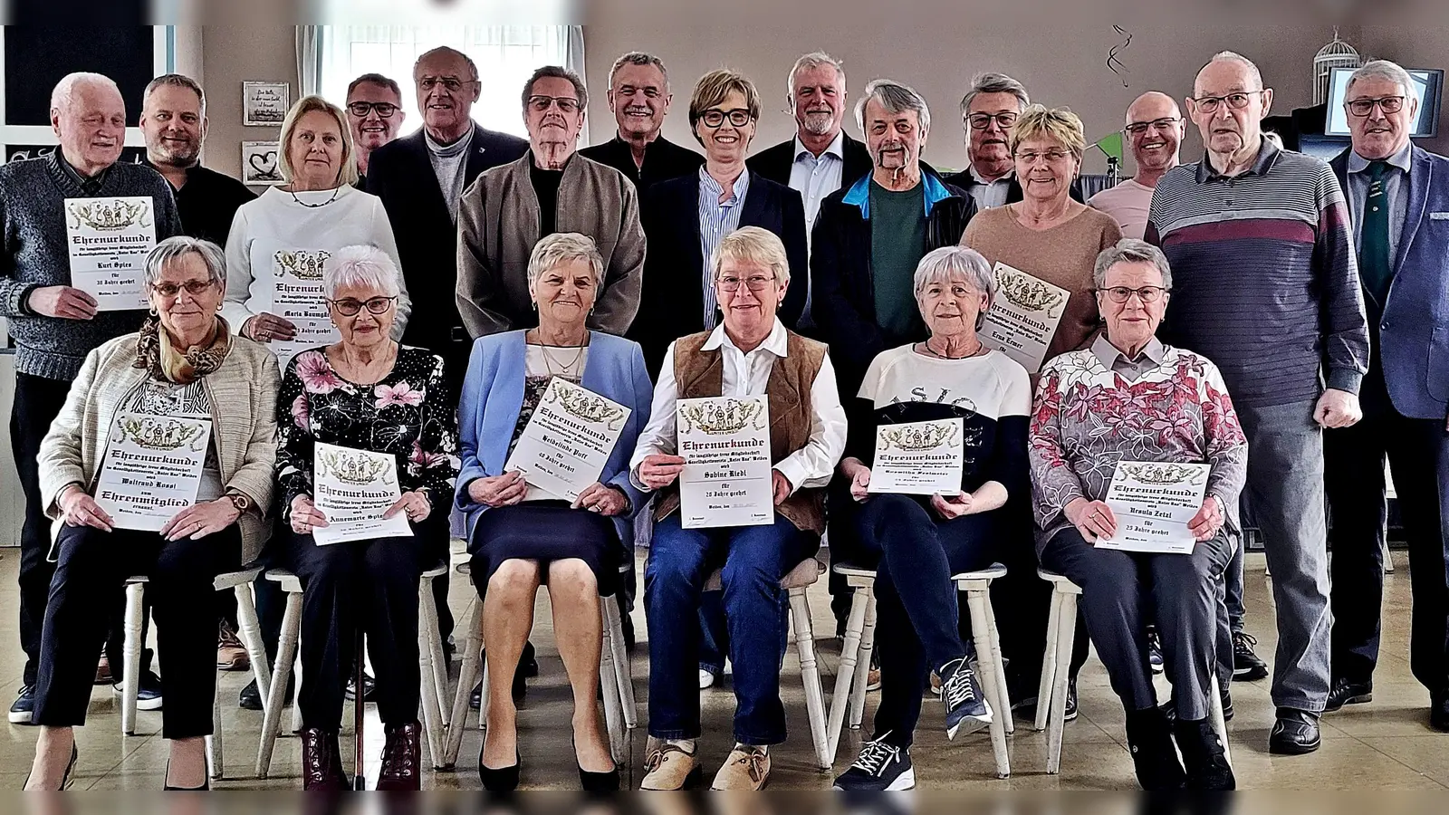 Heuer feiert der Verein „Unter Uns“ das 75-jährige Jubiläum. Bei der Jahreshauptversammlung ernannte der Verein weitere drei Ehrenmitglieder und zeichnete eine Reihe von langjährigen Mitgliedern aus.  (Bild: Reinhard Kreuzer)