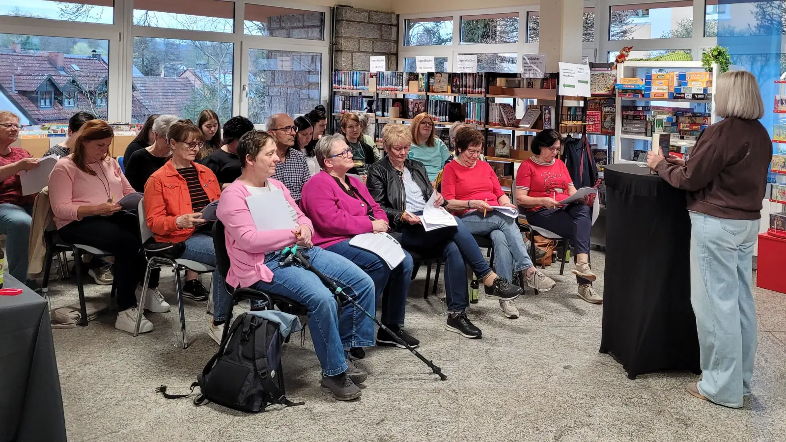 Hier präsentierte Jessica Przetak eine Auswahl der neu erworbenen Bücher (Bild: Kathrin Plouschka)