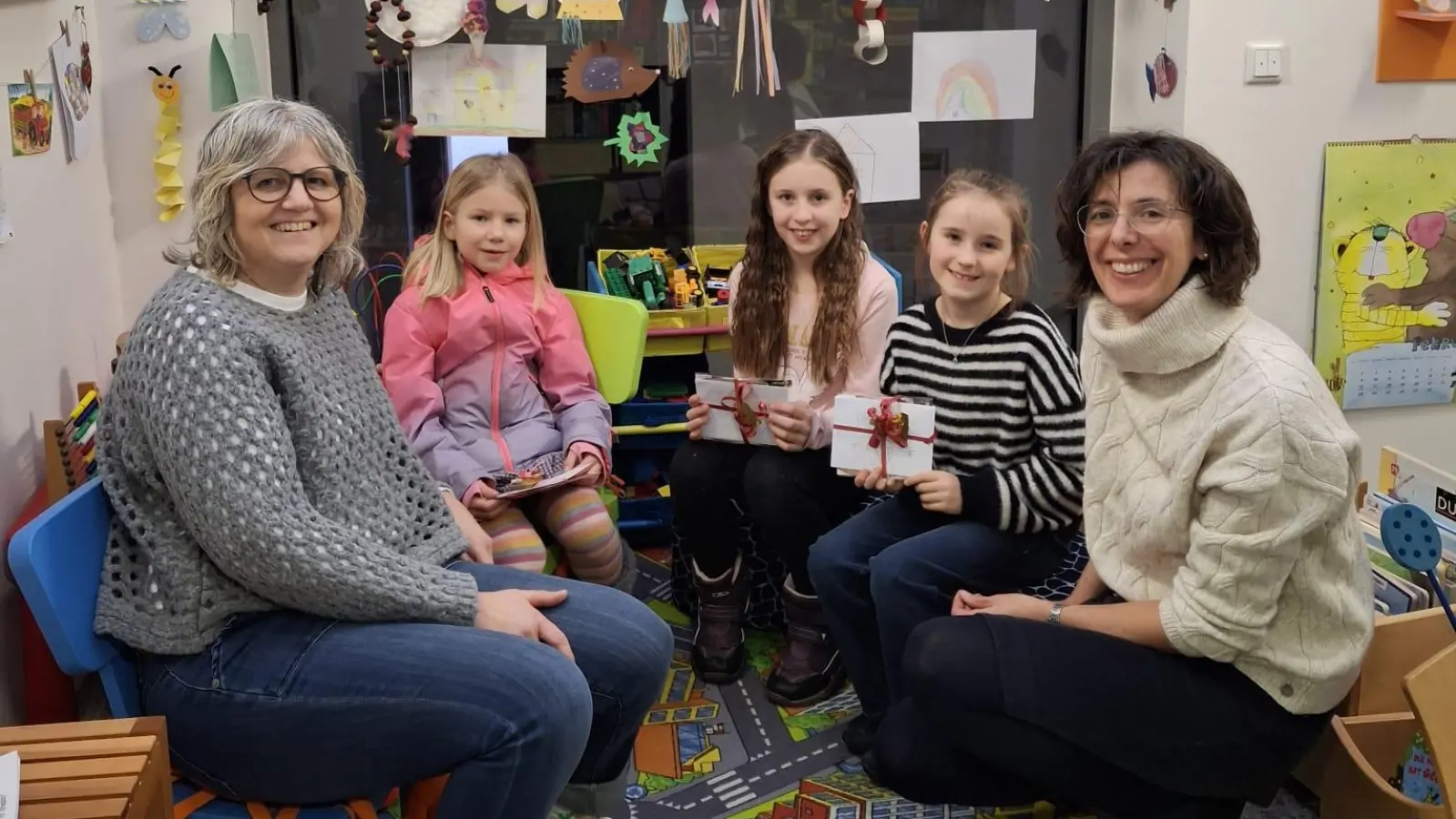 Die Gewinner bei der Auslosung der Lesepässe  (Bild: Franziska Hopperdietzel)