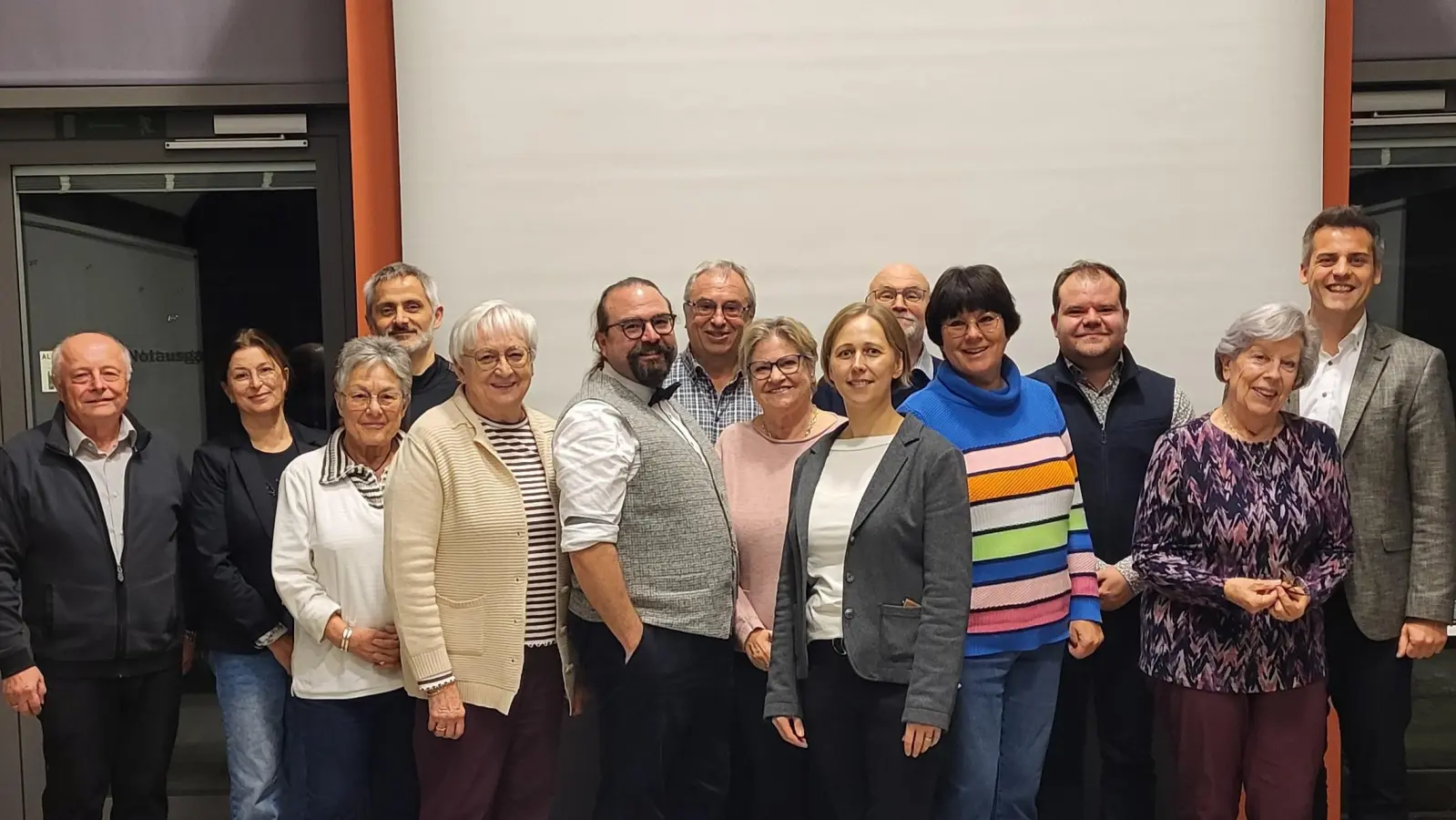 Die neu gewählte Vorstandschaft mit Beisitzern, Kassenprüfern und ehrenamtlichen Museumsmitarbeiterinnen. (Bild: Christoph Ahlemeyer)