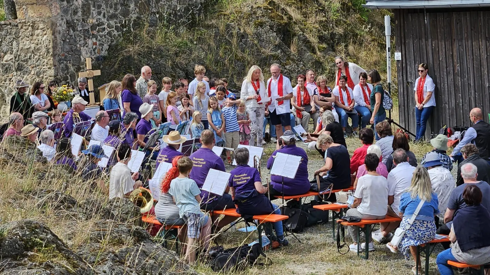 Abschluss Lied und Tanz mit den Kindern (Bild: Robert Kropf)