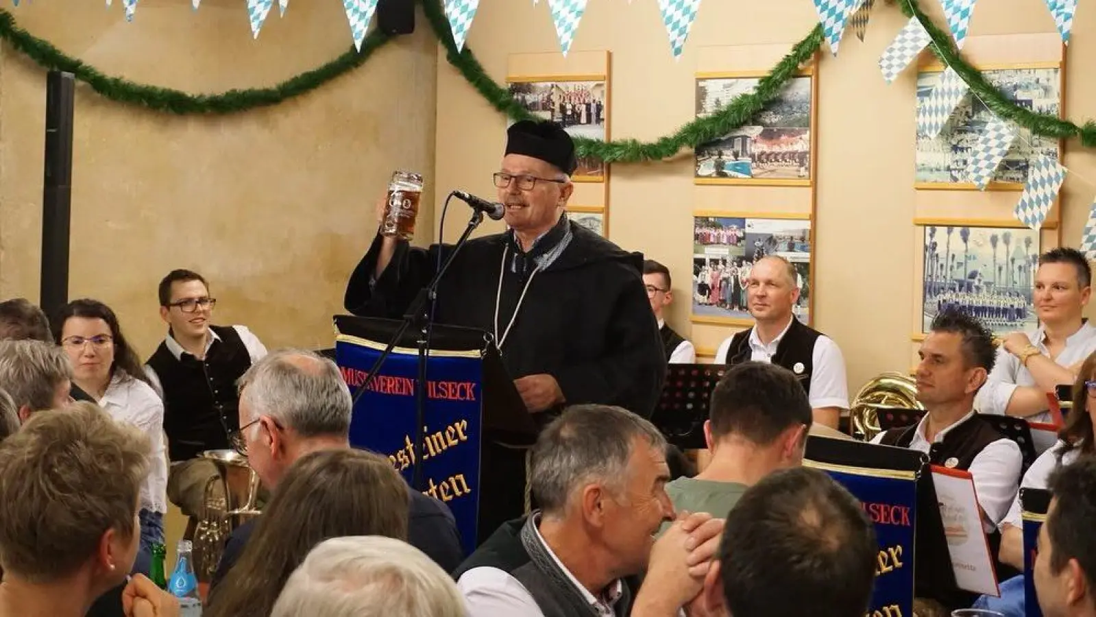 Karl Ruppert als Bruder Barnabas bei der Fastenpredigt (Bild: Christian Stubenvoll)