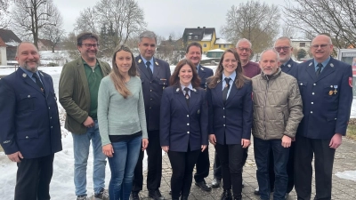 Zahlreiche Ehrungen sowie die Ernennung von drei Kameraden zu Ehrenmitgliedern bildeten den Höhepunkt der Generalversammlung der FFW Filchendorf. (Bild: Anna-Lena Rix)
