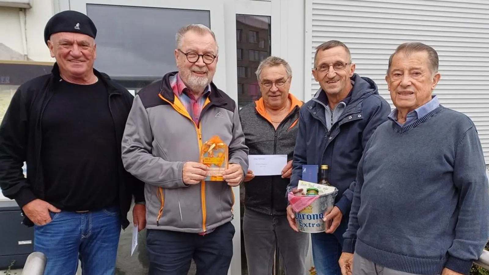 Die Preisträger von links: Richard Dürmann, Gerhard Wittmann, Norbert Zupfer, Gustav Schell und Organisator Wilhelm Moser. (Bild: Hannelore Leitmeier)