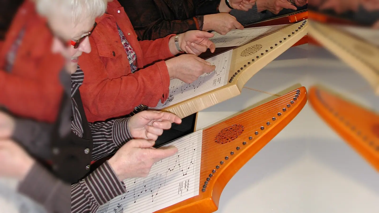 Veeh-Harfen-Kurs mit Advents- und Weihnachtsliedern (Bild: Hermann Veeh)
