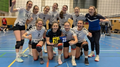 Die Volleyballerinen des TB Weiden freuen sich über 6 Punkte (Bild: Ursula Soderer)