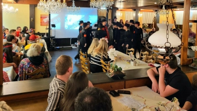 Auftritt der Prinzengarde Neustadt/WN auf dem Wurzer Feuerwehrball. (Bild: Sebastian Weidner)