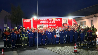 Abschließendes Gruppenbild der Stadtjugendfeuerwehr nach der gemeinsamen Einsatzübung. (Bild: Moritz Reindl)