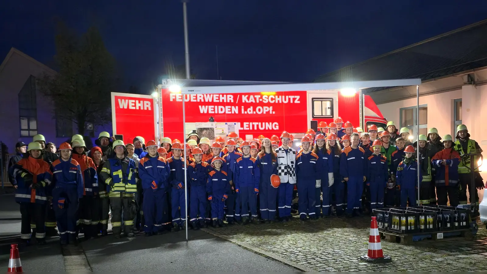 Abschließendes Gruppenbild der Stadtjugendfeuerwehr nach der gemeinsamen Einsatzübung. (Bild: Moritz Reindl)