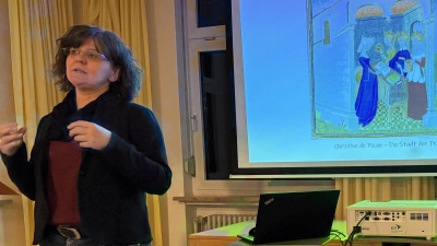 Vortrag: Das Recht, eine Frau zu sei. (Bild: Hans-Peter Klinger)