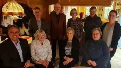 Vorsitzender Manuel Sennert mit geehrten Mitgliedern des Lehrerverbandes (Bild: Klaus Hartmannsgruber )