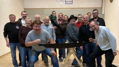 Die Teilnehmer an den Gaudi-Wettbewerben. (Bild: Angelika Kreuzer)