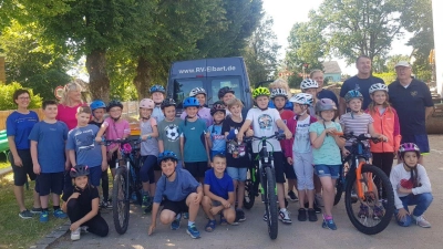Fröhliche Gesichter bei Klasse 4 nach dem Fahrradprojekt des Radfahrervereins Eintracht Elbart. (Bild: Bettina Nuss)