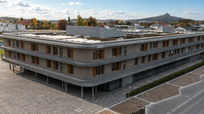 Die neue Realschule am Tor zur Oberpfalz in Kemnath wurde als eines der ausgewählten Projekte der Architektouren 2026 der Bayerischen Architektenkammer präsentiert. (Bild: Walter Thurn)