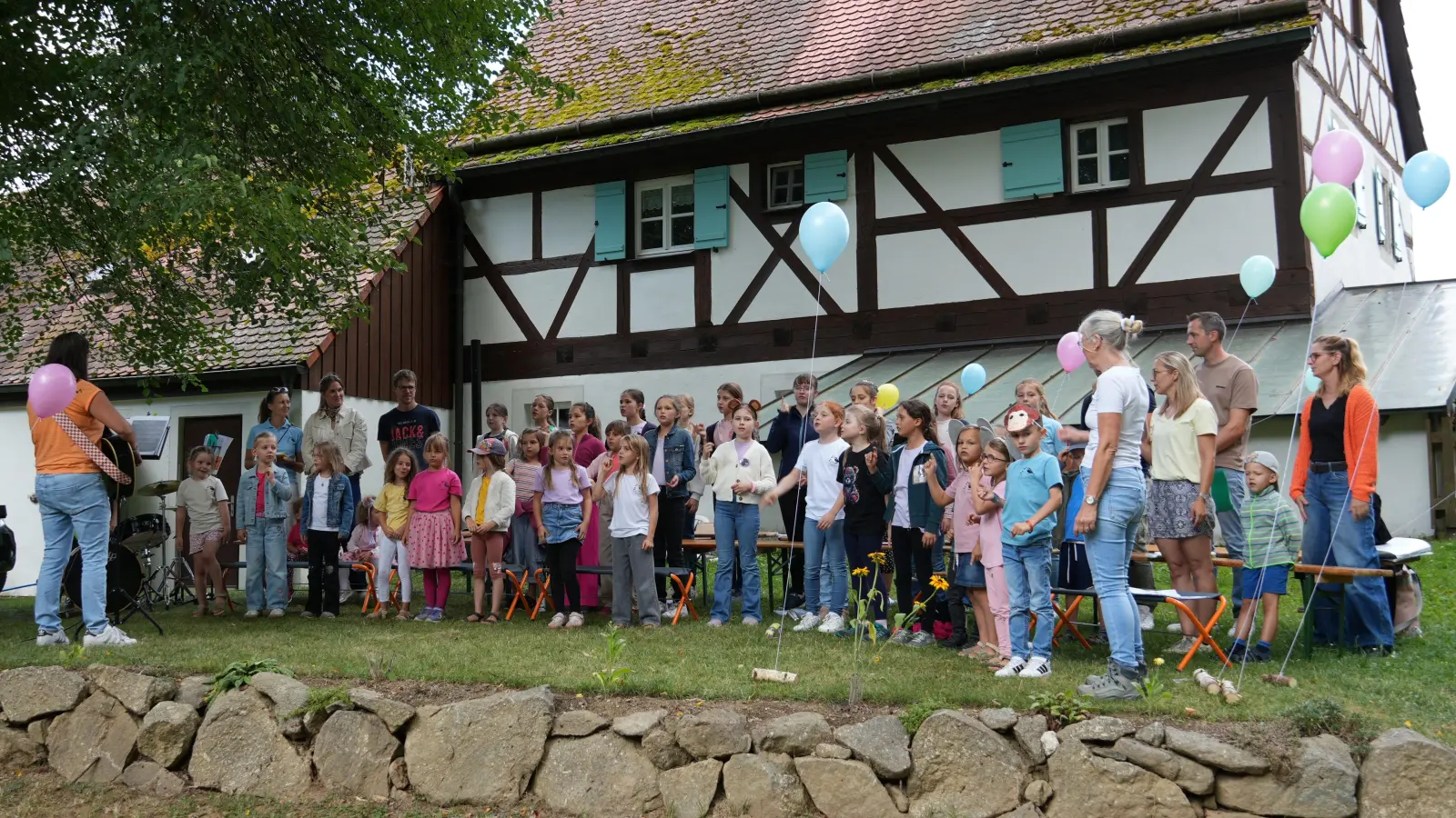 Benefizkonzert der Ilsenbacher Dorfspatzen (Bild: Martin Thoma)