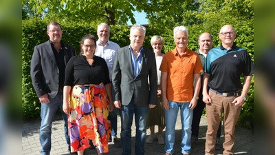 Im Bild die neugewählte Vorstandschaft des Bezirks Oberpfalz Nord, (von links) mit Dieter Buchner, Katja Götz, BTTV-Vorstandsvorsitzender Dr. Carsten Matthias, Bezirksvorsitzender Günter Bauer, BLSV-Bezirksvorsitzende Barbara Hernes, Wolfgang Rumpel, BTTV-Präsident Wolfgang Popp und Werner Riedl.  (Bild: jr)