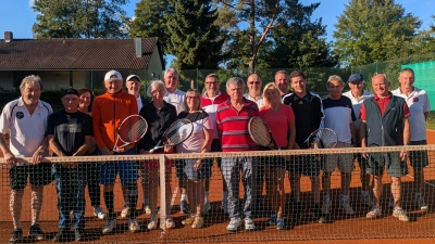 Die Teilnehmer der diesjährigen Doppelmeisterschaften im Tennis des TC Rieden. (Bild: Alois Hofmann)