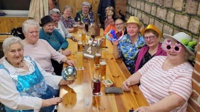 Einen lustigen Abend verlebten die Siedlerfrauen aus Mantel am närrischen Donnerstag in der Zoiglstube in Neunkirchen.  (Bild: Eva Seifried)