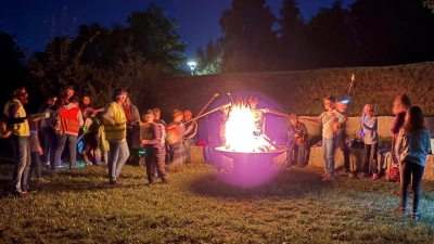 Viel Spaß hatten die Kids am Lagerfeuer (Bild: Margit Rösch)