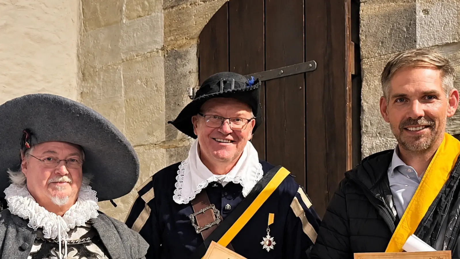 Hauptmann Klaus Günther, Ehrenobrist Michael Cerny und der neue Obrist Michael Fritz (von links) bei der feierlichen Ernennung. (Bild: Daniel Holzapfel)