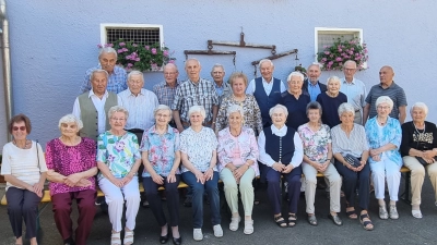 Teilnehmer beim Klassentreffen (Bild: Anton Gareis)