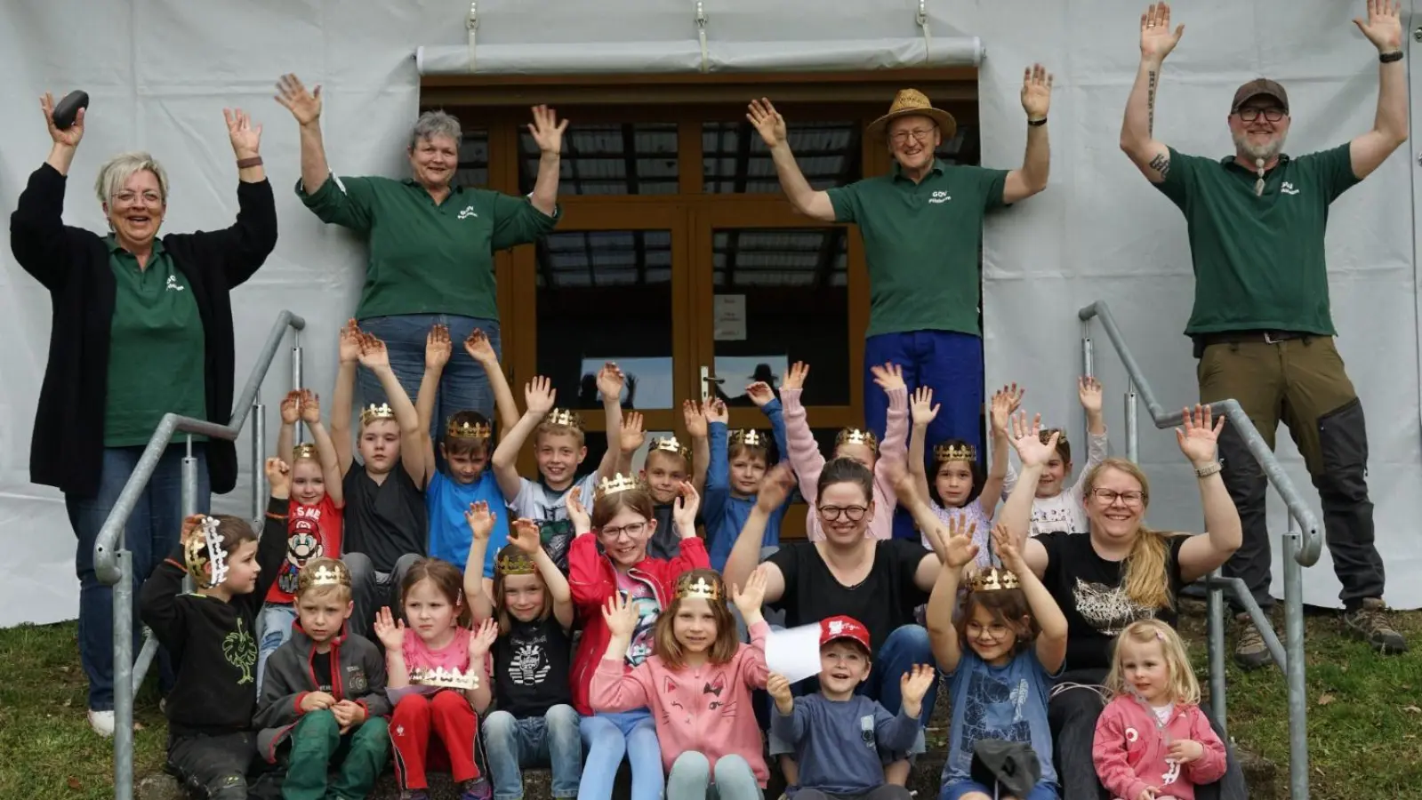 Der GOV- Pilsheim feiert heuer sein 60-jähriges Bestehen mit einer Reihe von Veranstaltungen. Die erste Aktion war eine Kartoffel-Pflanzaktion mit den Kindern im Dorf. Rechts Vorsitzender Christian Spörl. (Bild: Christian Görl)