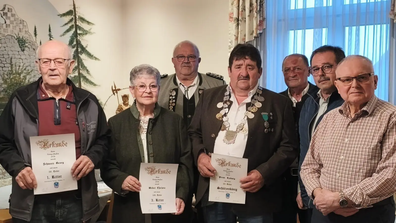 v.links 1.Ritter Schwarz Georg, 2.Ritter Weber Christa, 1 GSM Reinhold Wild,Seniorenkönig Prem Ludwig,1.SM Willi Weber,Bgm.Manfred Dirscherl, 2.Schießleiter Huber Waldemar. (Bild: Alexandra Weber)