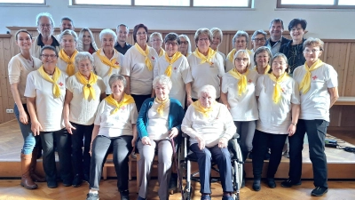 Strahlende Gesichter bei der Jubiläumsveranstaltung „35 Jahre „Lebensfreude” Oberbibrach”. (Bild: Tina Hösl)