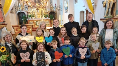 Erwachsene v. l.: Michaela Teubner, Daniela Malzer, Quirin Weihrauch, Oliver Pollinger, Martin Teubner, Michaela Burger (Bild: Karin Hauser-Dötterl)