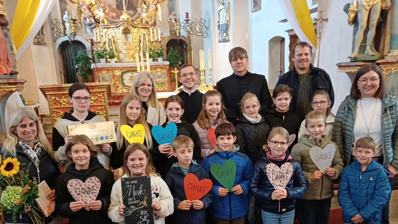 Erwachsene v. l.: Michaela Teubner, Daniela Malzer, Quirin Weihrauch, Oliver Pollinger, Martin Teubner, Michaela Burger (Bild: Karin Hauser-Dötterl)
